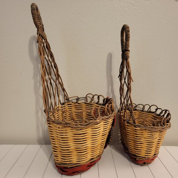 Vtg Floral Red Green Woven Wicker Rattan Wall Hanging Pocket Baskets Rustic Boho - Picture 3 of 8